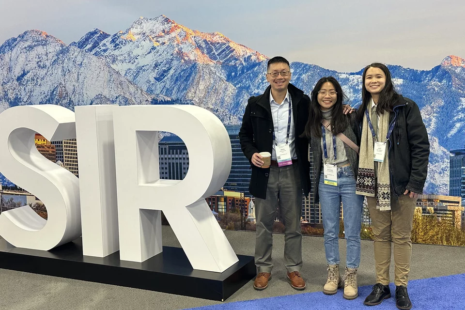 SIR conference team photo with nice mountains in the background